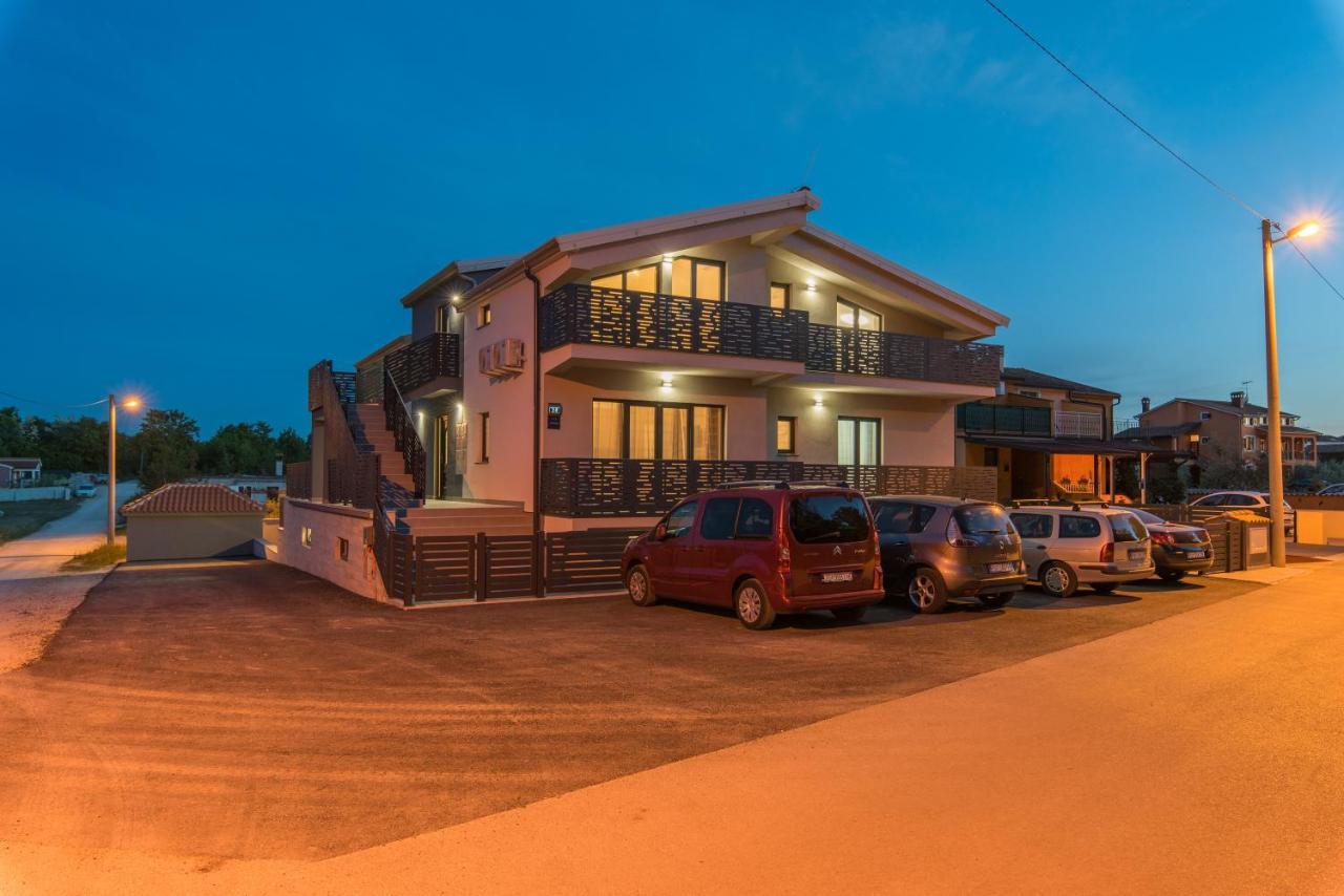 Apartmani Natalija ポレッチ エクステリア 写真